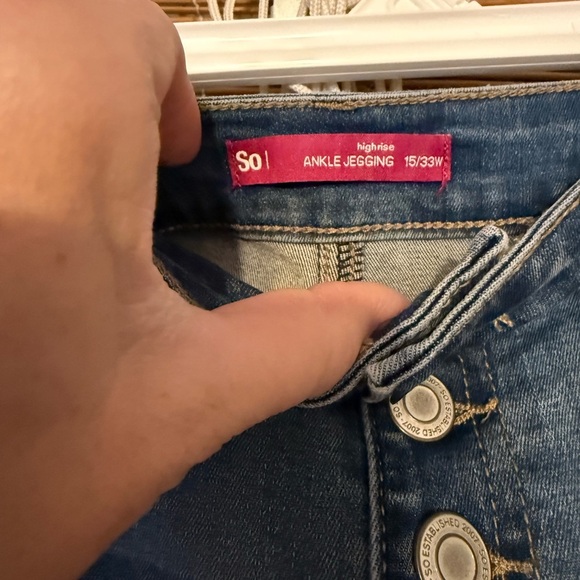 Old Navy Distressed Jeans - Picture 3 of 3